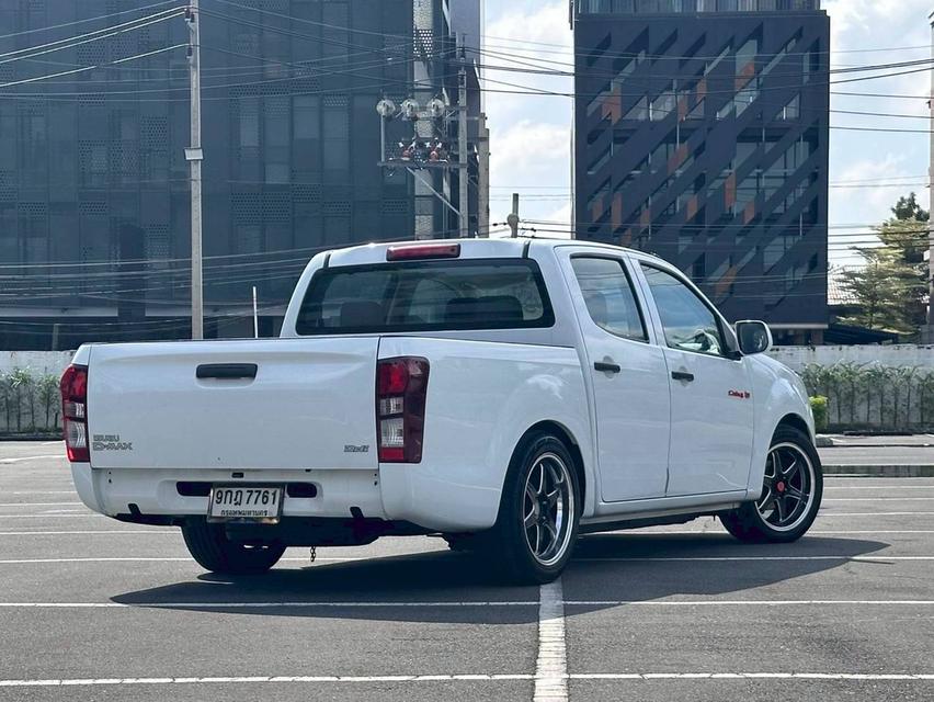 ISUZU D-MAX CAB-4 1.9 Ddi S เกียร์ M/T สีขาว ปี 2019