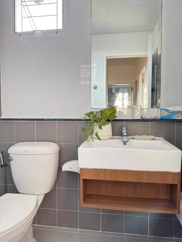 ให้เช่าทาวเฮ้าส์ 2 ชั้น หมู่บ้าน เดอะคัลเลอร์ ดอนเมือง-สรงประภา ใกล้สนามบินดอนเมือง,เมืองเอก,ม.รังสิต,ฟิวเจอร์ มีเฟอร์และเครื่องใช้ไฟฟ้าพร้อมอยู่ ราคา 11