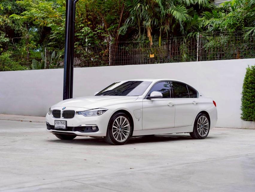 BMW 330e Luxury ปีจด 2017