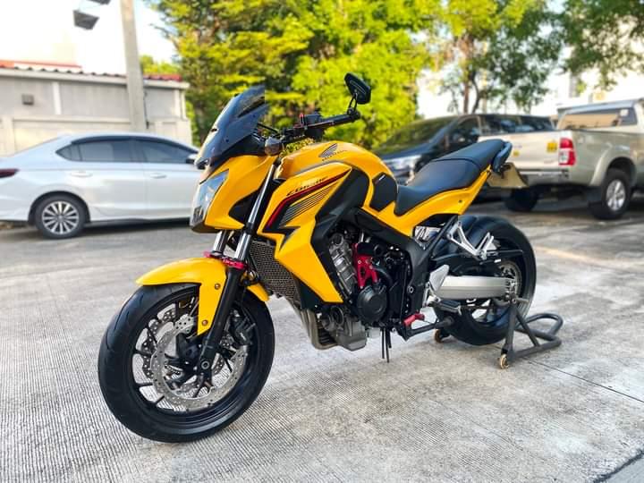 Honda cb650f สีเหลือง ปี 2019 3
