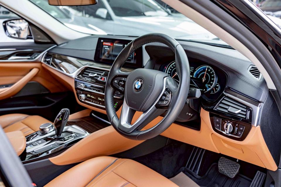 รหัสรถ NP1738 รุ่นรถ : BMW 530e Luxury 2.0ปีรถ : 2019 รูปที่ 11