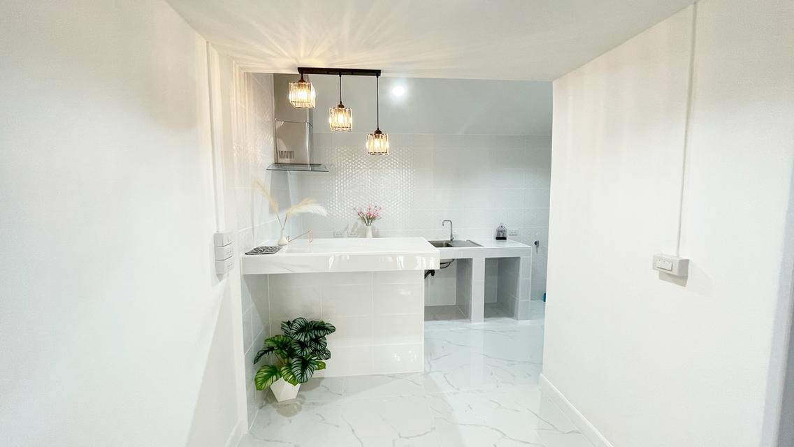 ทาวน์เฮ้าส์ 2ชั้น ม.บก.ทหารสูงสุด รามอินทรา46 2 ห้องนอน 2 ห้องน้ำ ใกล้รถไฟฟ้าคู้บอน แฟชั่นไอส์แลนด์ รีโนเวทใหม่ทั้งหลัง พร้อมอยู่ ยื่นกู้ฟรี 5
