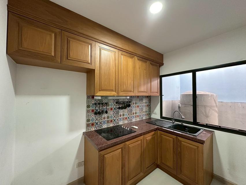 นาทีทองขายขาดทุน !!  J GRAND สาทร-กัลปพฤกษ์ ทาวน์โฮม 3 ชั้น หน้าบ้านไม่ชนใคร ติดถนนใหญ่กัลปพฤกษ์ เข้าออกสาทรสะดวก ใกล้รถไฟฟ้า MRT สายสีน้ำเงิน สถานีหล 19