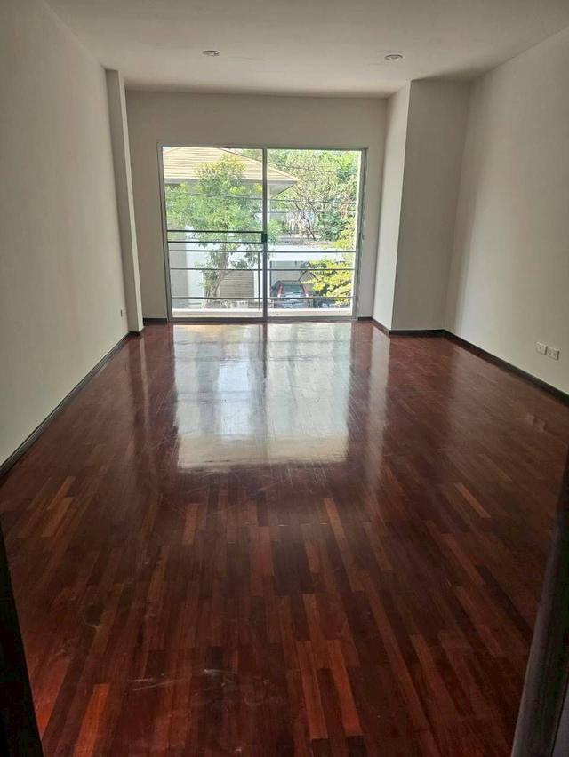 ขาย โนเบิลทารา งามวงศ์วาน 96 ตารางวา 3 ห้องนอน  4ห้องน้ำ ถือกระเป๋าเข้าอยู่ได้เลย เจ้าของขายเอง สนใจติดต่อ 086-8303315 12