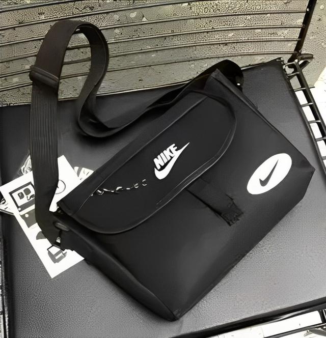 ขายกระเป๋าสะพายข้าง Nike 2