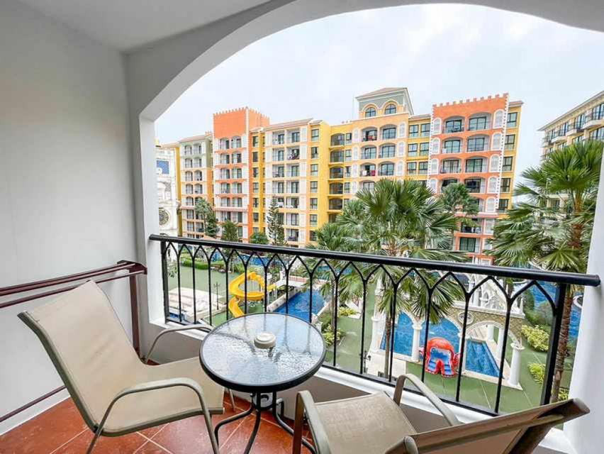 C832 ให้เช่า คอนโด Venetian Signature Condo Resort Pattaya 32 ตรม 3