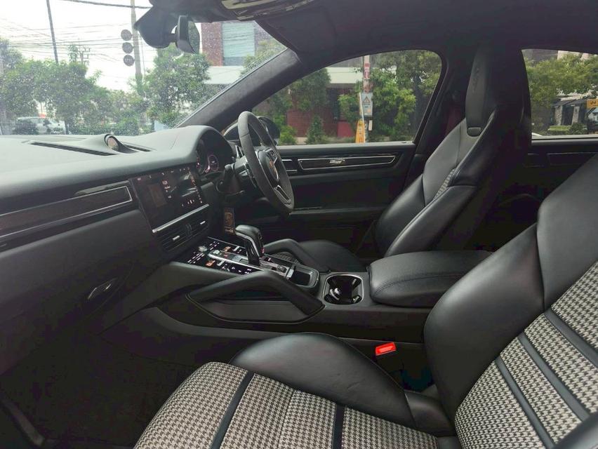 รหัสรถ KPV39 2024 PORSCHE CAYENNE Lightweight Sports Package COUPE E - HYBRID 15