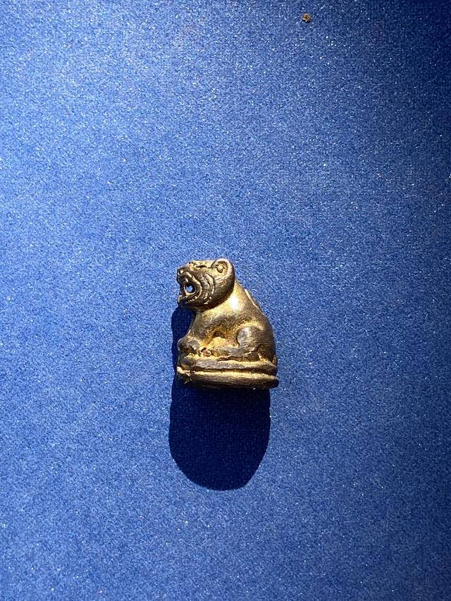 เสือจิ๋ว หลวงพ่อเพี้ยน วัดเกริ่นกฐิน จ. ลพบุรี รุ่น ๓ เนื้อทองเหลือง ปี ๒๕๕๒ รูปที่ 2