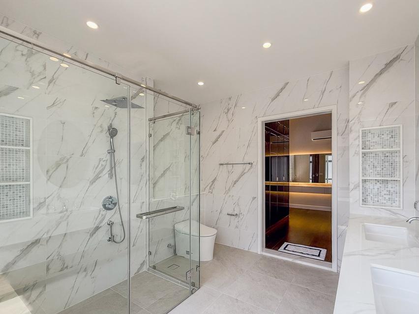 ขาย / ให้เช่าบ้านเดี่ยว 2 ชั้น  บ้านหรูสไตล์คฤหาสน์ นาราสิริ กรุงเทพกรีฑา 11