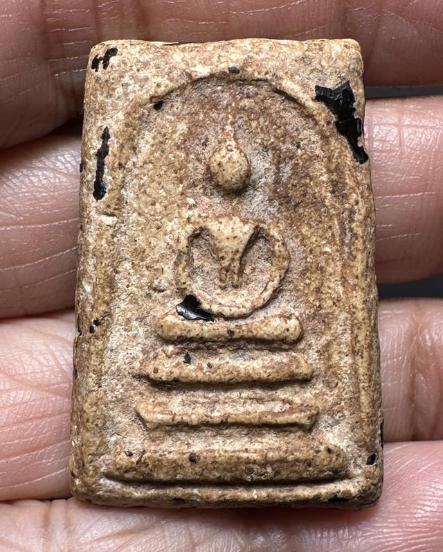 พระสมเด็จพิมพ์ทรงเจดีย์ เนื้อเก่ามีคราบรักตามซอก