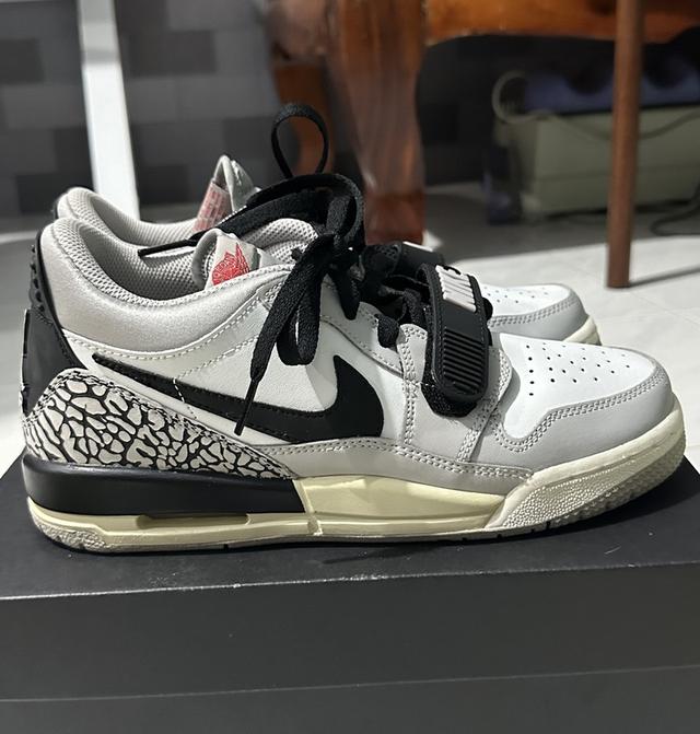 Jordan Legacy 312 Low Tech Grey Fire Red Black (GS) มือสอง 3