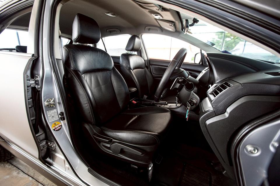 Subaru Xv 2.0 AWD สีเทา ปี 2015 แร๊ปกันรอยสีเทาด้านไว้ทั้งคัน 12