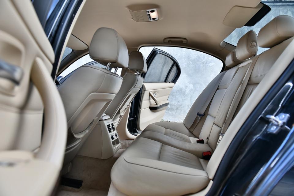 2010 แท้ BMW 320i SE LCI V-Shape E90 ทะเบียนคืน"🎊 รูปที่ 18