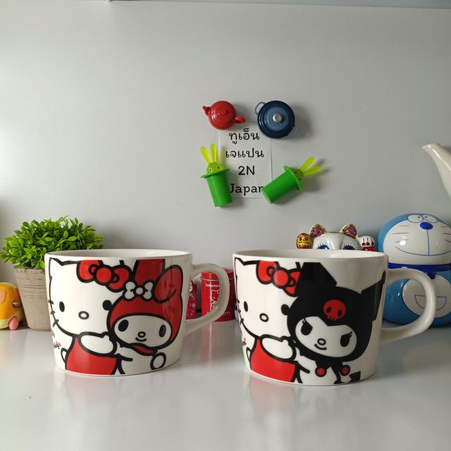 แก้วมัคเซรามิค Sanrio ลาย Hello Kitty คู่กับ My Melody (ใบซ้าย) และ Hello Kitty คู่กับ Kuromi (ใบขวา) จำนวน 2 ใบ 350.- ส่งฟรี