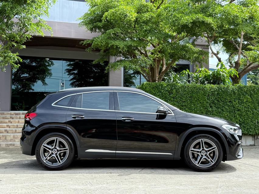 2022 BENZ GLA200 AMG รถมือเดียว 30,000 กม สภาพป้ายแดง รถเข้าศูนย์ทุกระยะ ไม่เคยมีอุบัติเหตุครับ