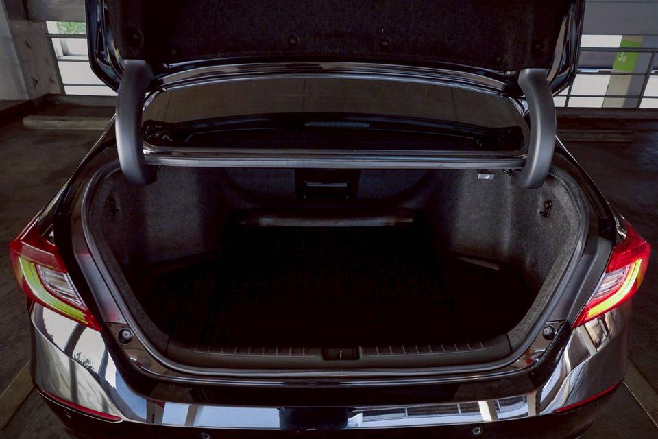 Honda Accord hybrid tech ปี 20 TOP สุด เลขไมล์น้อยสุดในตลาด 40,000 km.แท้ หน้าหลังเดิมน็อตไม่มีขยับ ขาย 849,000.-  สอบถาม 0853375537 เอ รูปที่ 13