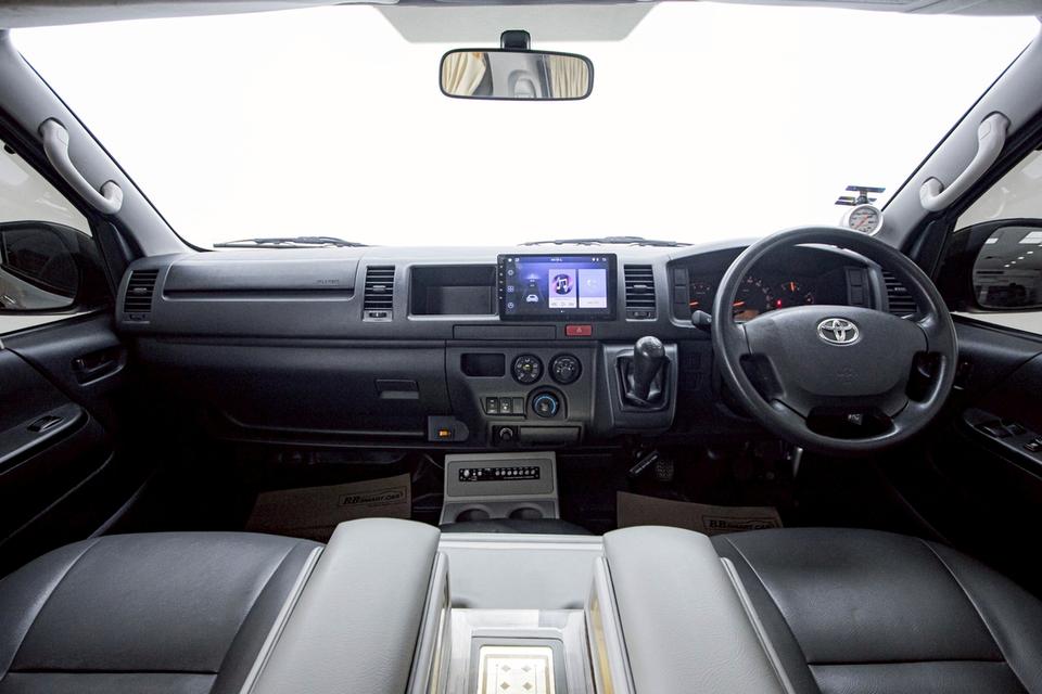 TOYOTA COMMUTER 3.0 D4D 2015