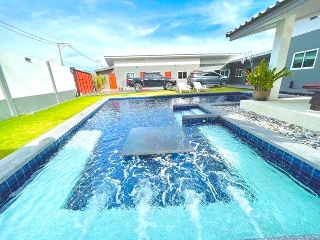 ถ. พรประภานิมิตร คฤหาสน์บ้านเดี่ยว 12นอน 11น้ำ ใกล้อ่างเก็บน้ำมาบประชัน ฟลาวเวอร์แลนด์ พัทยา 800ตรม. Siam Country Club 3 1