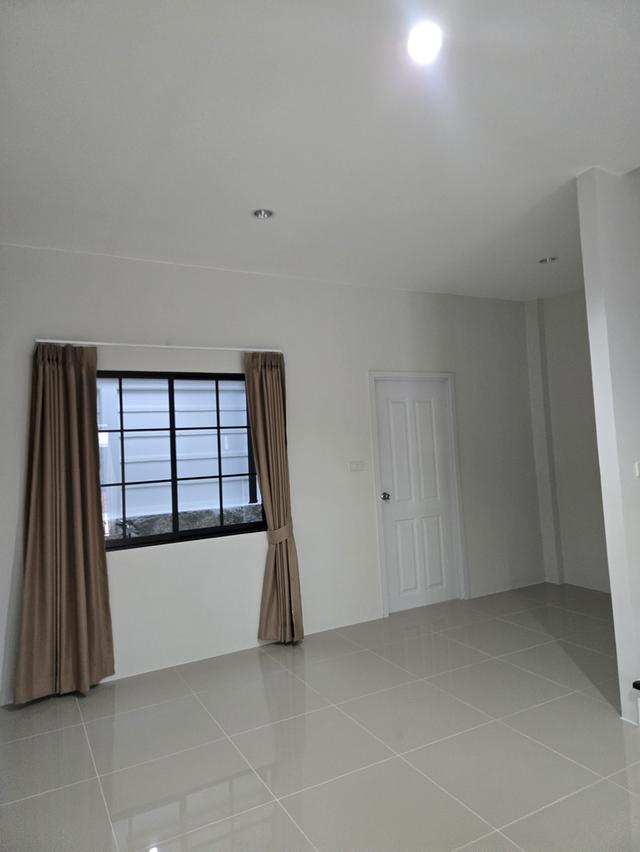 บ้านใหม่ให้เช่า ทาวน์โฮม 2 ชั้น 2 ห้องนอน 2 ห้องน้ำ 8