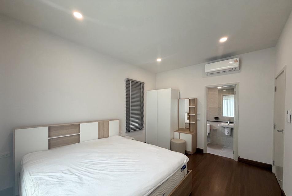 🏡🔥 ให้เช่าบ้านหรู BRITANIA BANGNA–SRIVAREE บ้านหลังมุมติดสวน! 4 ห้องนอน 5 ห้องน้ำ จอดรถ 3 คัน ค่าเช่า 79,000 บาท/เดื 18