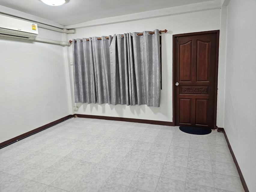 ทาวเฮ้าส์2ชั้น หมู่บ้านสินทวี ซ.โรงพยาบาลบางมด ถ.พระราม2 ซอย43 7