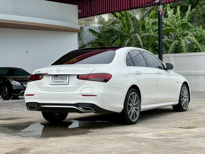 ปี 2021 BENZ E-CLASS, E300e 2.0 AMG DYNAMICโฉม W213 ปี16-24 (facelift) สีขาว รูปที่ 4