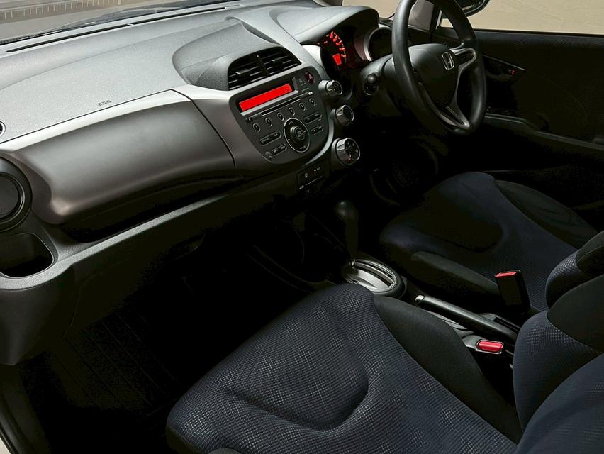 Honda JAZZ 1.5V Hatchback