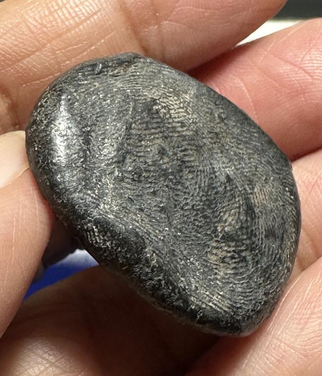 พระผงสุพรรณดำ พระไม่ตัดปีก 4