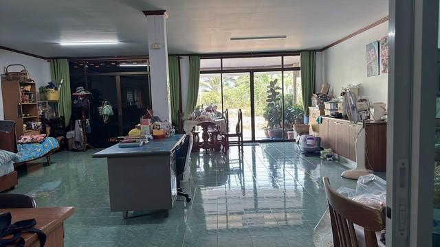 ขายบ้าน2ชั้นติดทะเลอยู่ห่างหาดประมาณ100เมตร(โรงโป๊ะฝั่งทะเล)เนื้อที่ 34 ตรว. 2ห้องนอน 2ห้องน้ำ ซอยบางละมุง6กับซอย8 จ.ชลบุรี 6