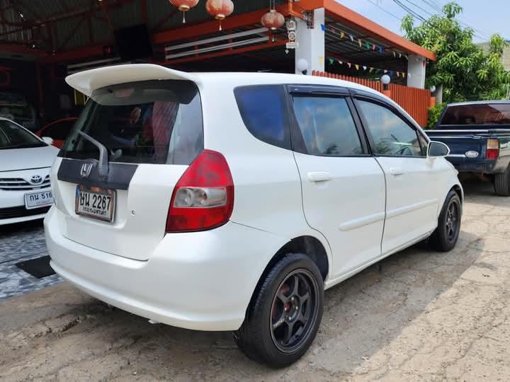 Honda Jazz สีขาว 7