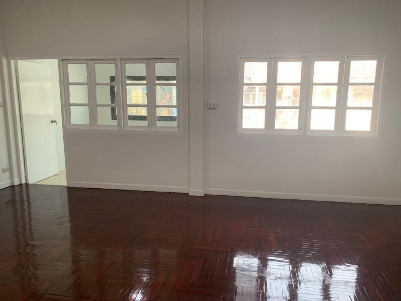 ขาย :ทาวน์เฮาส์ 2 ชั้น , เนื้อที่ 35 ตรว. หมู่บ้านพิพรพงษ์ 2 ถนนวิภาวดีรังสิต 84  18