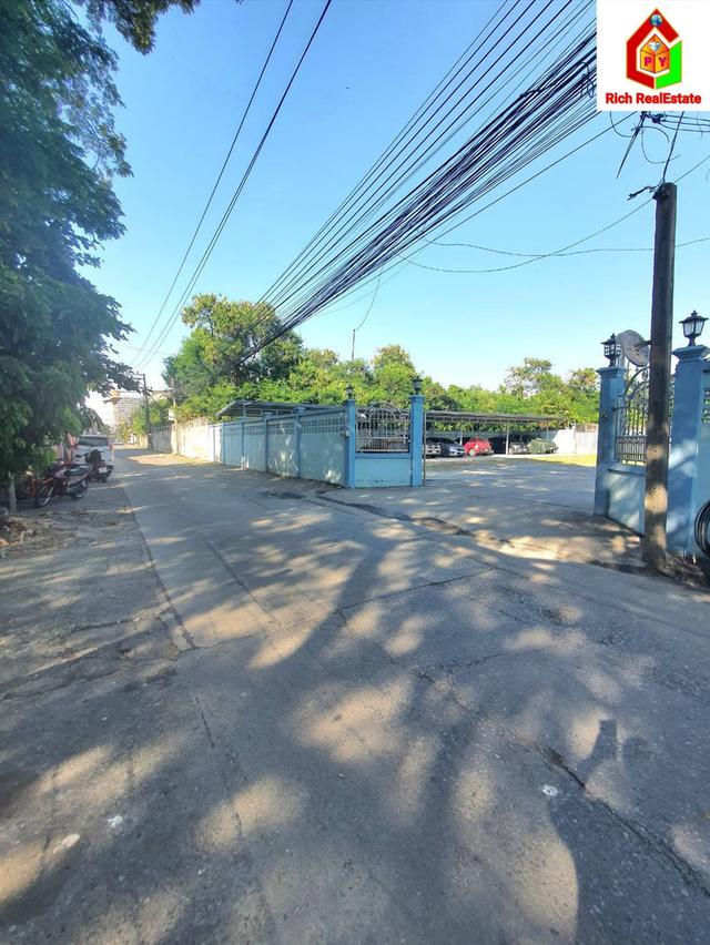 ขายถูกที่ดินเปล่า ซอยอ่อนนุช54 เข้าซอยมาประมาณ 450 ม.  เนื้อที่ 256 ตรว. แปลงที่ดินสวย ทำเลดี แหล่งชุมชน ใกล้รถไฟฟ้าสายสีเหลือง สภานีศรีนุช 9