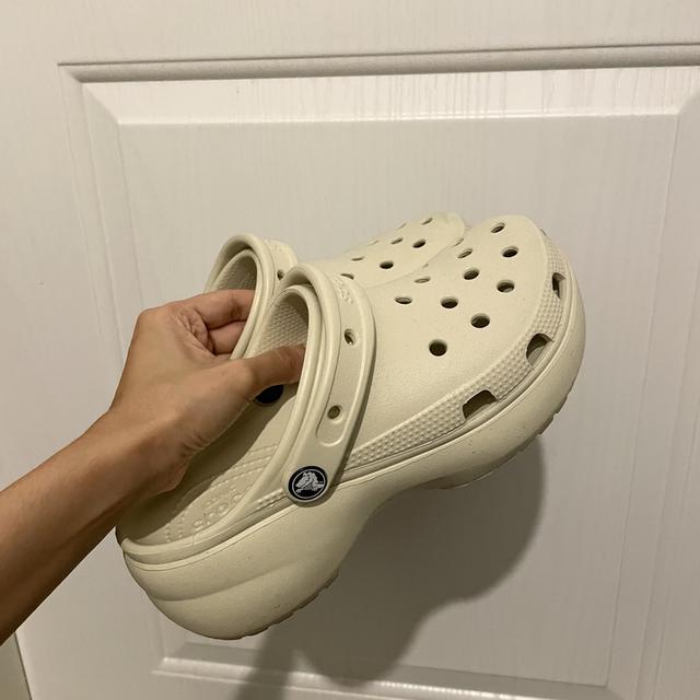 crocs