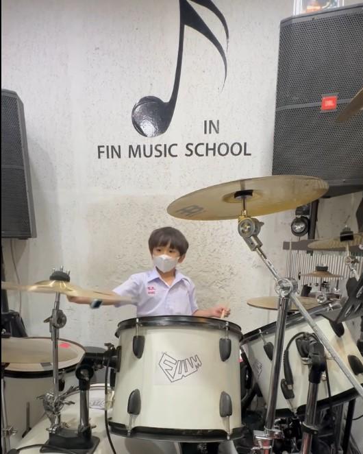 รับสอนกลองทุกประเภท ที่ Fin Music School 12