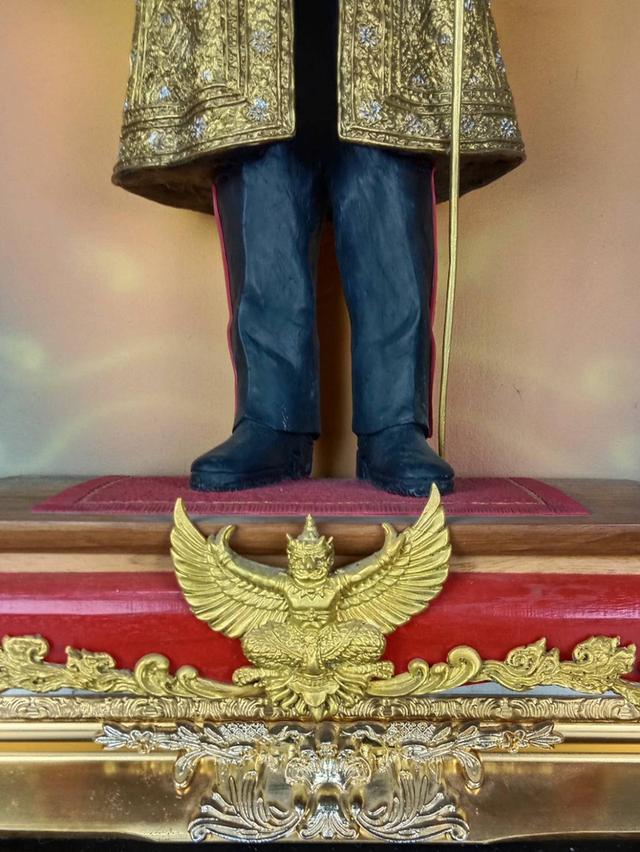 34.พระบรมรูปปั้นพระบาทสมเด็จพระเจ้าอยู่หัวรัชกาลที่9 พระบาทสมเด็จพระปรมินทรมหาภูมิพลอดุลยเดช โดย Linda Decoration รูปย่อยที่ 4
