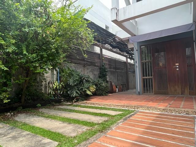 PB5292 ให้เช่าบ้าน จำนวน 2 ห้องนอน 2 ห้องน้ำ ซอยลาดพร้าว 26 จอดรถได้ 2คันในบ้าน 2