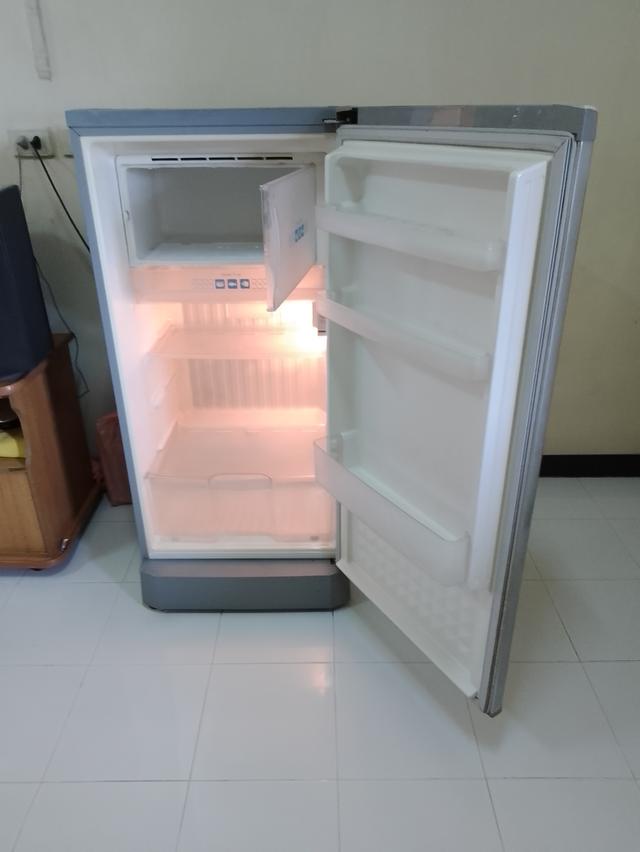 ตู้เย็นpanasonic รุ่นNR-AII82,6.3คิวใช้ได้ปกติเย็นค่ะ ขอคนที่สดวกมารับเองค่ะ 085 0598055ค่ะ 2