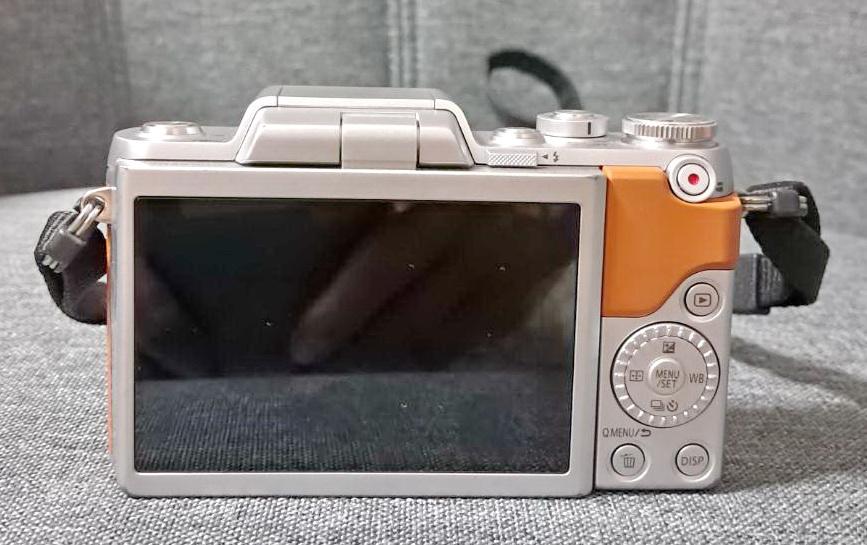 ขายกล้องดิจิตอลมือสอง Panasonic รุ่น Lumix GF7 3,000บาท 2