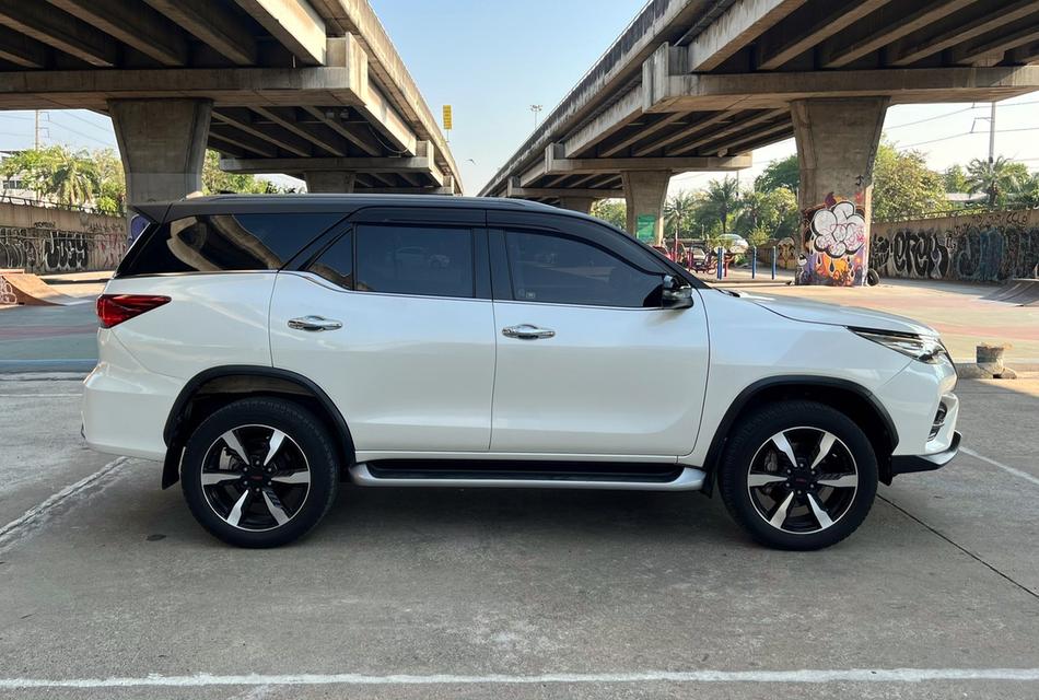 Toyota Fortuner 2.8 TRD AT ปี 2019  4