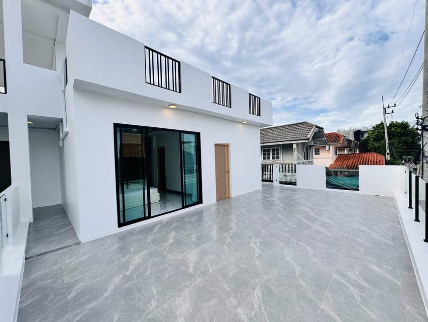 Seafront pool villa style modern Jomtien Beach 17.9 Million 5