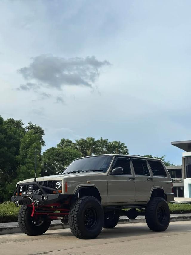 Jeep Cherokee สีสวย 7