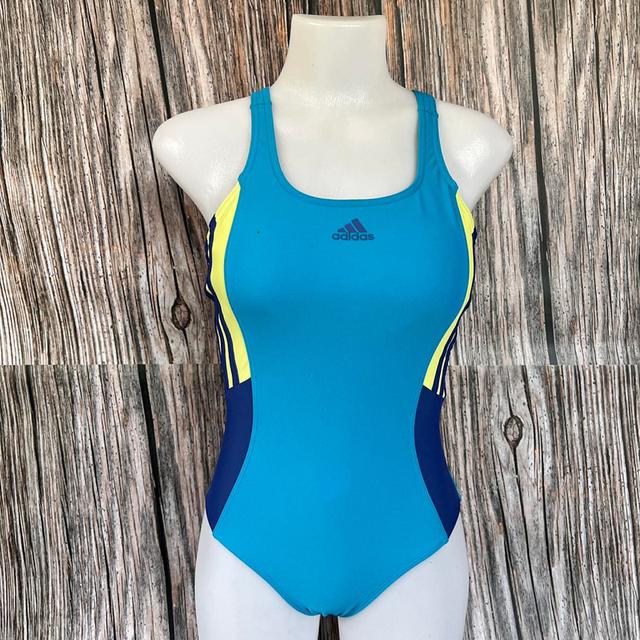 adidas ชุดว่ายน้ำมือสองสวยๆ