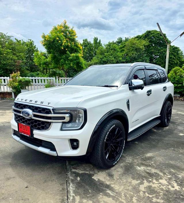 Ford Everest Titanium+ 2.0 Bi-Turbo 2WD สีขาว ปี 2023 ไมล์ 30,000กม.