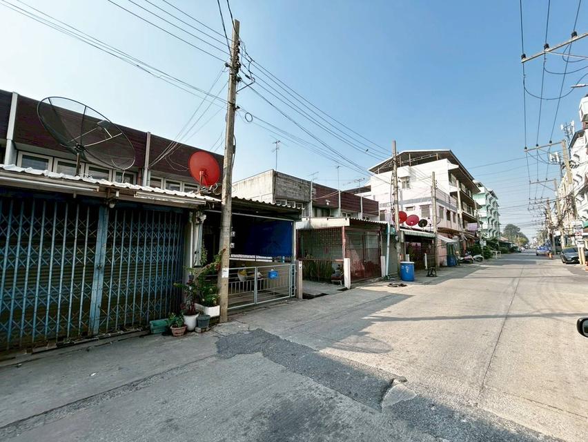 ขายทาวน์เฮาส์ 2 ชั้น หลังริม หมู่บ้านนวนคร ใกล้เทศบาลท่าโขง 3