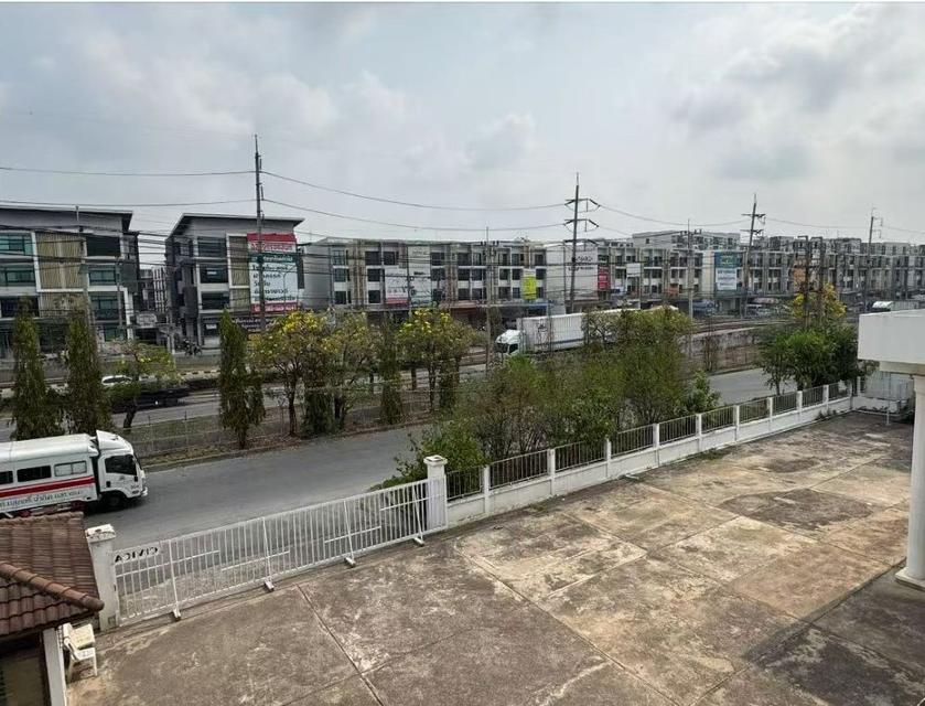 ขายโรงงานพร้อมที่ดินขนาด 2 ไร่ 3 งาน 47 ตร.ว. ย่านนิคมอุตสาหกรรมลาดกระบัง ทำเลดี เดินทางสะดวก 8