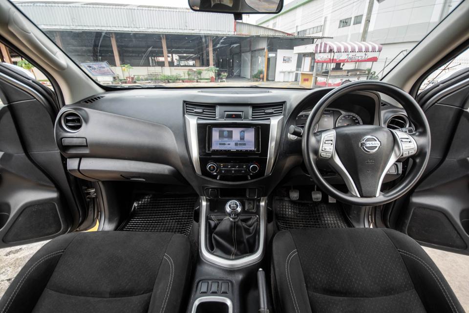 Nissan Navara 2.5EL King Cab Caliber NP300 ปี 2018 MT  สีเทา 6