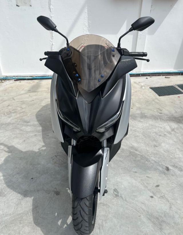 มอเตอร์ไซค์ Yamaha XMAX สีเทาดำ 1