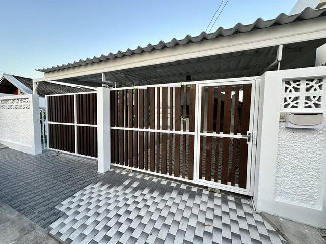 ให้เช่า บ้านชั้นเดียว หมู่บ้านสัมมากร รามคำแหง112 ซอยเมน บ้านรีโนเวทใหม่ การเดินทางสะดวก ของกินสะดวก มีร้านอาหาร ร้านค้ามากมายในหมู่บ้าน 2