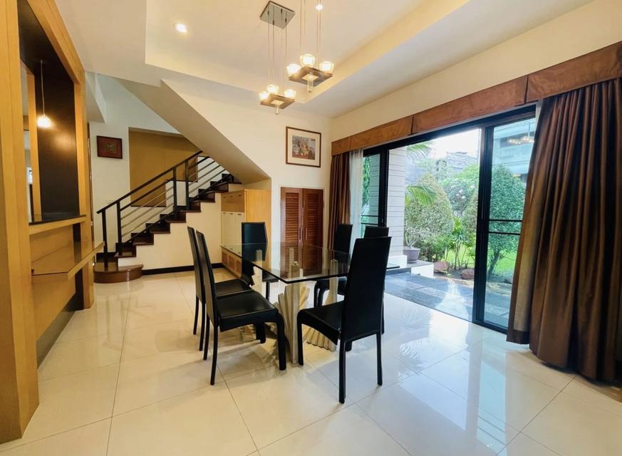 ให้เช่าบ้านเดี่ยว3ชั้นหลังใหญ่ซ.รัชดา32  มี4 ห้องนอน สวนกว้าง 7