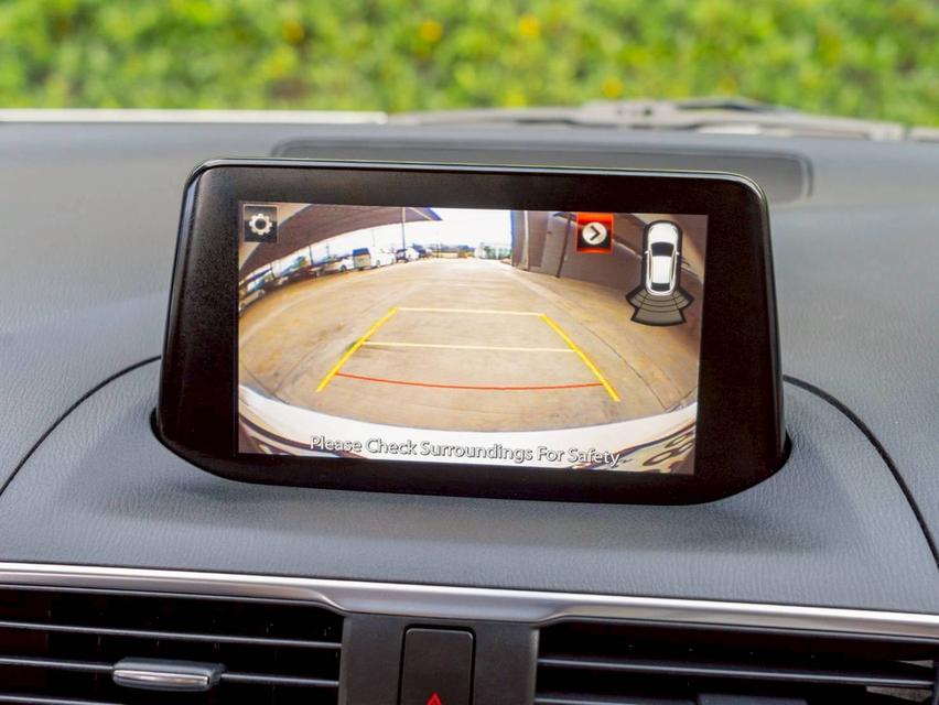 Mazda 3 2.0S ปี 2017 ♨️ #ประกันเครื่องเกียร์หลังการขาย3ปี / 30,000km. ♨️ 17